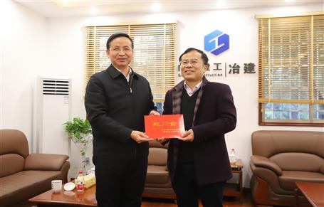 柳州市副市長朱富庭慰問公司拔尖人才廖立波、潘偉華