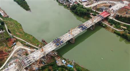 第八分公司承建的三江縣宜陽(yáng)大橋順利合龍貫通
